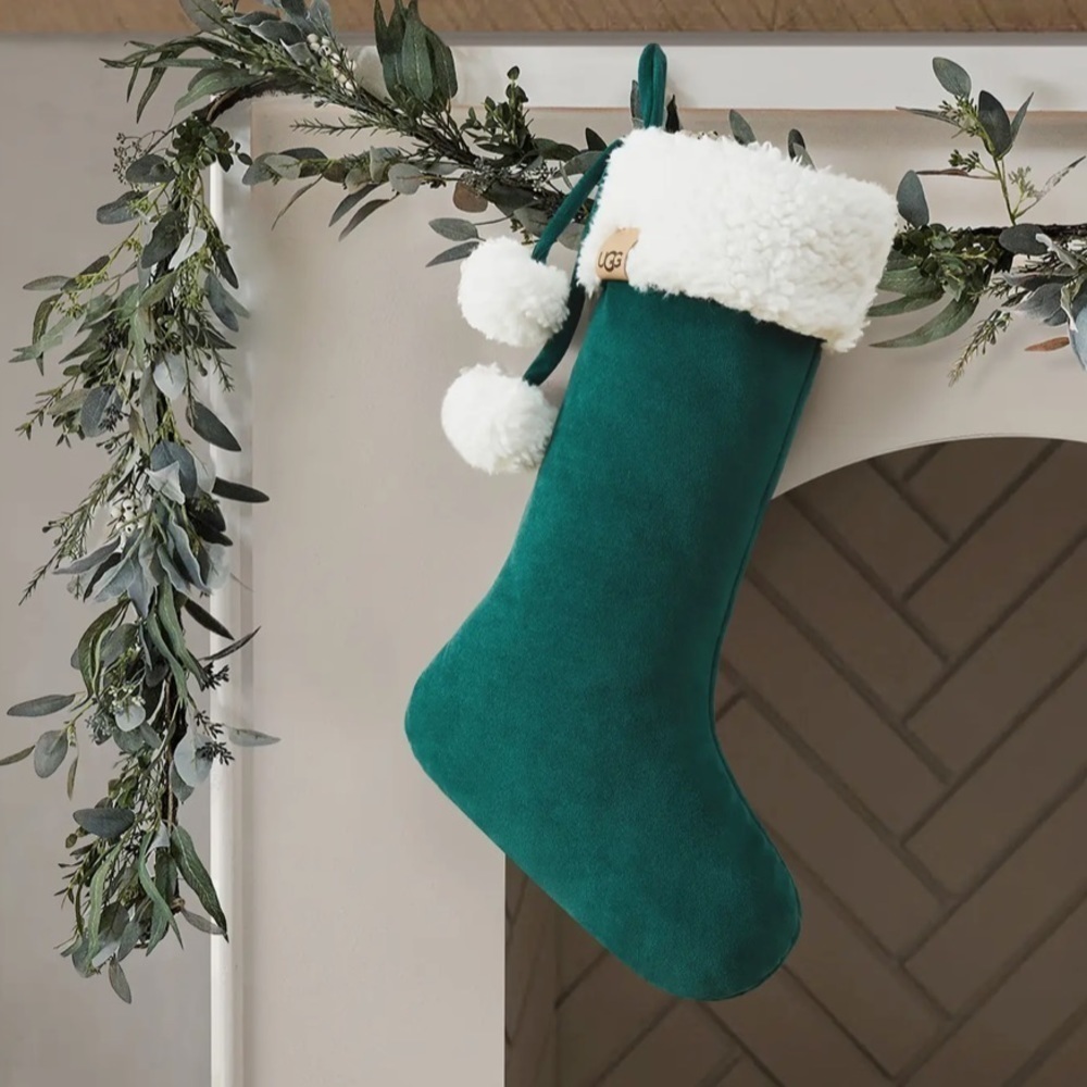 🆕NWT UGG Exclusive BLISS Holiday Classic Deep Green Stockings with Pom Pom Cuff